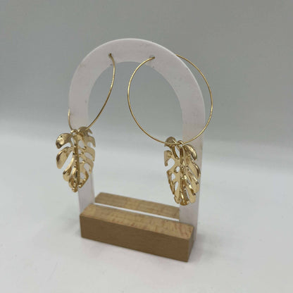 Boucles d’Oreilles Créoles Feuilles Dorées – Style Tropical Chic