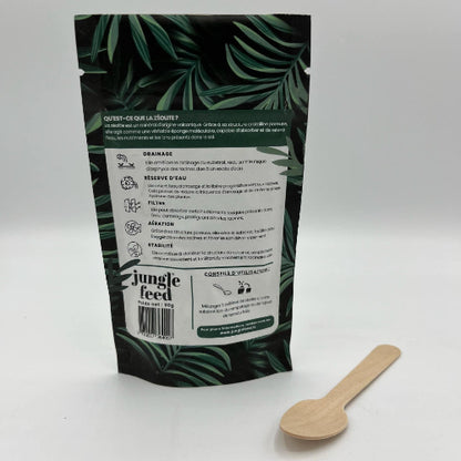 Granulés de zéolite de la marque Jungle Feed, un amendement de sol naturel qui aide à fertiliser les plantes et à retenir l'eau. Le packaging est ouvert, montrant le produit à l'intérieur.