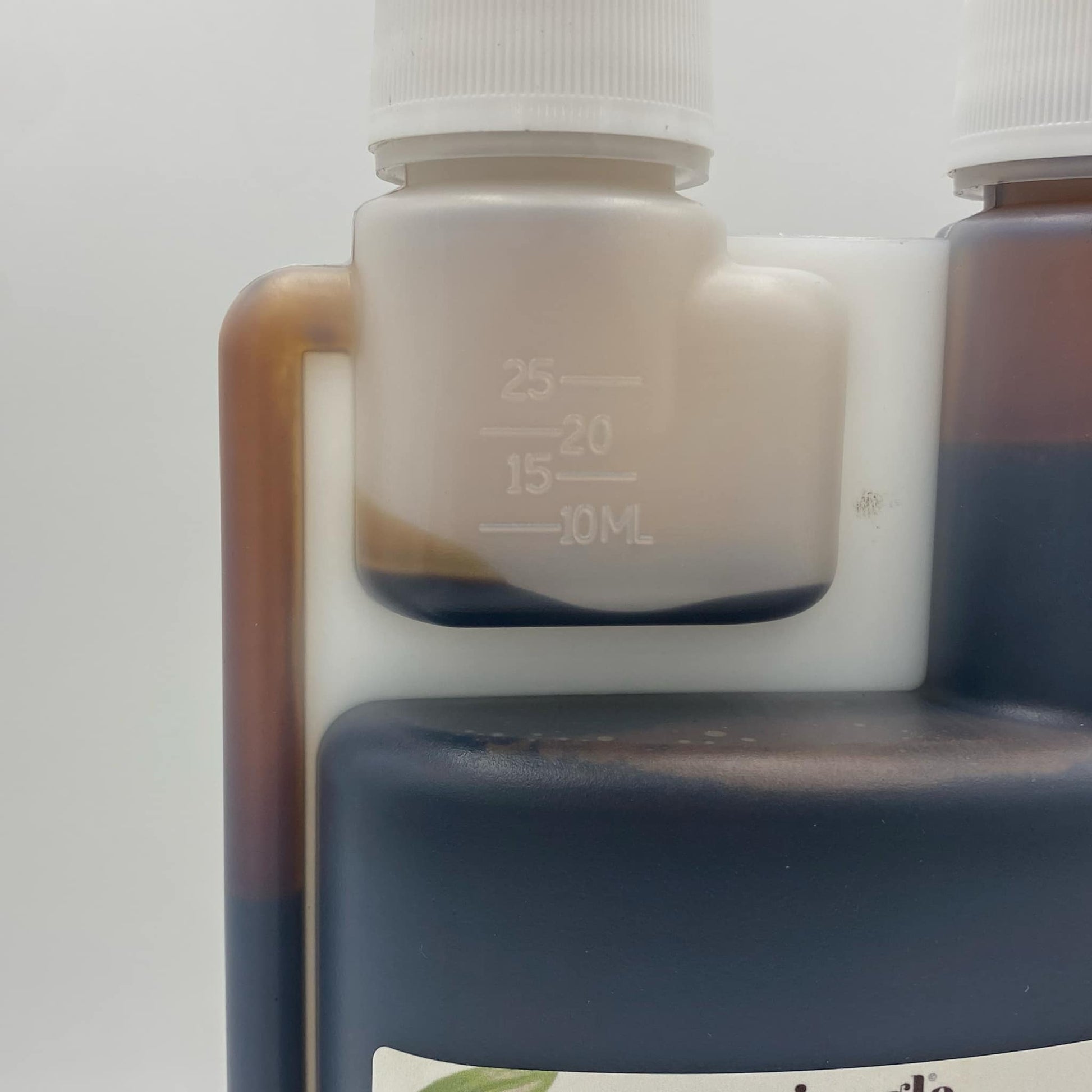 Engrais naturel pour agrumes, idéal pour les citronniers et orangers en pot. Ce produit biologique favorise une production de fruits abondante et des feuilles éclatantes de santé.