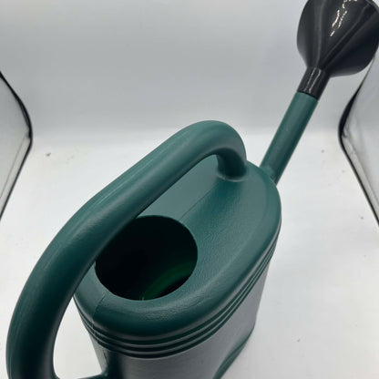 petit arrosoir vert contenance de 1,5L vu de haut 