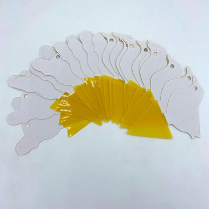 Lot de 20 d'attrape-moucherons adhésifs pour plantes en forme de lapin et oiseaux et de triangles, vus de dos sur un fond blanc.