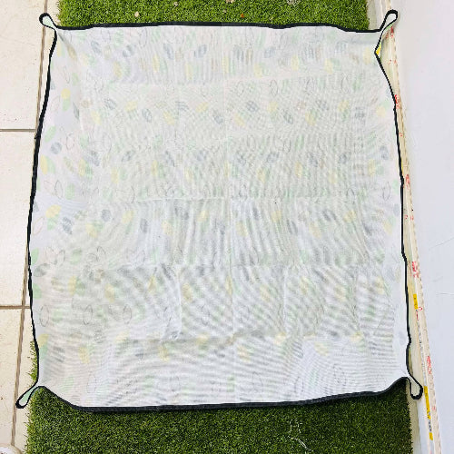 tapis de rempotage 100*100cm posé sur de l'herbe synthétique