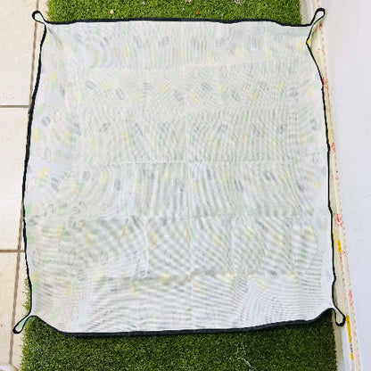 tapis de rempotage 100*100cm posé sur de l'herbe synthétique